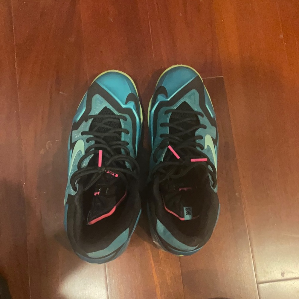 Men’s Nike torquise sneakers